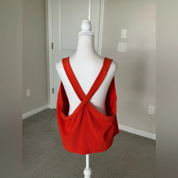 NWOT Athleta Cropped Tank Size 3X Color is Orangey Red - Picture 5 of 7